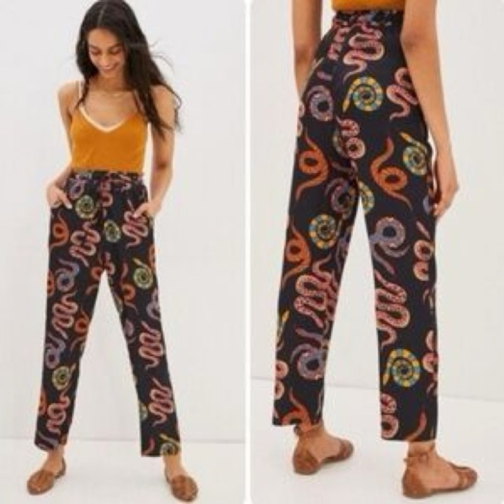 FARM Rio Black Straight-Leg Snake Print Pants with Multicolor Motifs - Picture 4 of 15